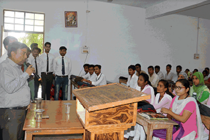 IBNE Seena Pharmacy College Hardoi Classroom photo 1